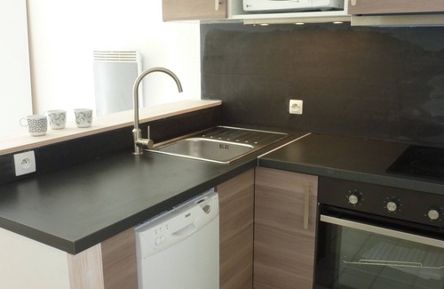 Le Couchant Apartment | Modern studio 150 m from the sea with large terrace and garden