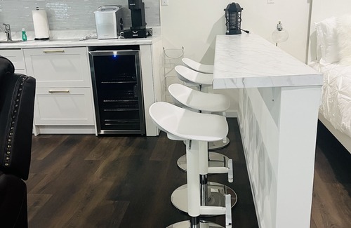Magnolia Park Apartment | Modern Studio in Burbank