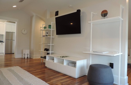 Dune Allen Beach Apartment | Modern Studio Apartment., Sleeps 4, Steps to the Beach!