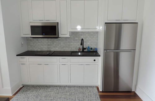 Dune Allen Beach Apartment | Modern Studio Apartment., Sleeps 4, Steps to the Beach!