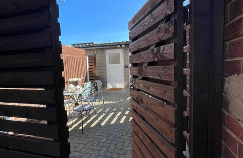 Cheetham Hill Apartment | modern studio with WiFi in charming manchester near metro link tram stop