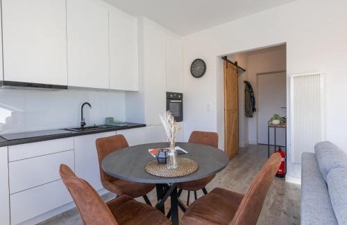 Middelkerke Apartment | Modern studio with parking space