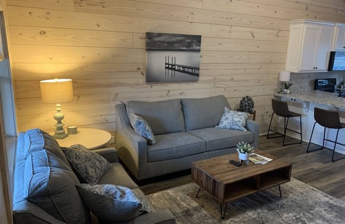 Mid America Cabin | Modern Style Cabin by the Lake