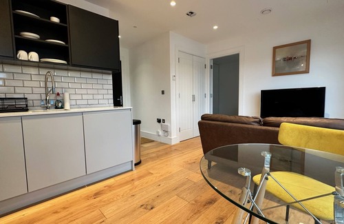 Southwark Apartment | Modern & stylish 1 bedroom flat - ideal for couples, solo & business travellers