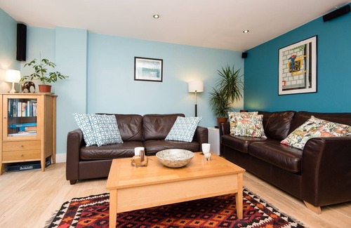 West Looe House | Modern, stylish apartment with sea views.
