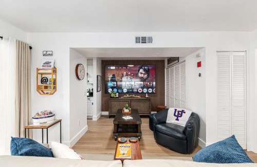 Gainesville Apartment | Modern & Stylish Condo Near UF, Shands & VA