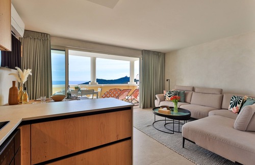 Cap Esterel Apartment | Modern stylish flat with sea view for four persons in Cap Esterel