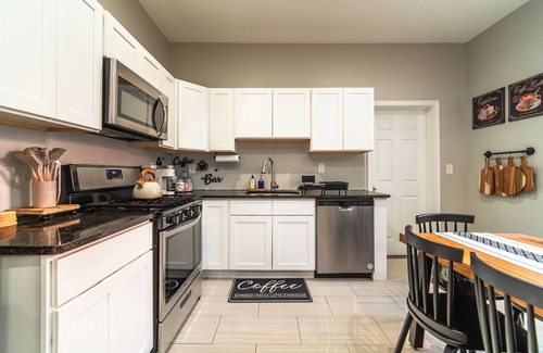 Mill River Apartment | Modern Stylish Unit in Wooster Sq, New Haven - This is a 29-night min booking