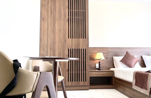 Thu Dau Mot Hotel | Modern suite with ensuite bathroom/TOP LOCATION