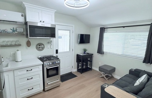 Simi Valley Apartment | Modern Suite Kitchen Fireplace Private Entry