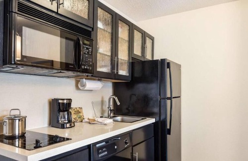 Brentwood House | Modern Suite Near Radnor Lake State Park! Full Kitchen, Pets Allowed!