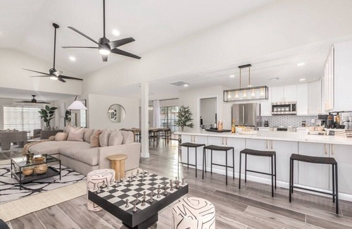 Santiago House | Modern-terranean Retreat|2 Masters | Pool & Hottub