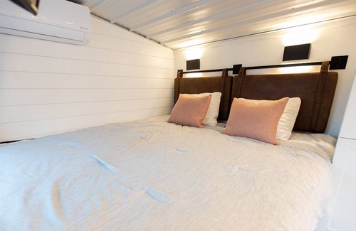 Draper House | ★Modern Tiny Home★ King bed★