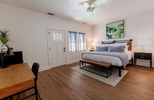Blowing Rock Hotel | Modern Townhome with Balcony Located on Main St. In Downtown Blowing Rock