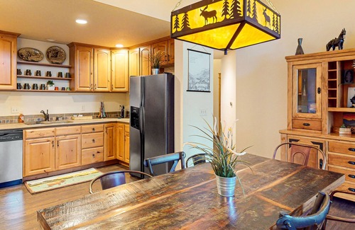 Estes Park House | Modern townhomes with TV's, patio, & W/D - near Lake Estes