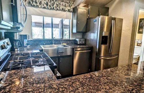 Big Bear Lake Condo | Modern Townhouse Featuring Spa at Snow Summit Base