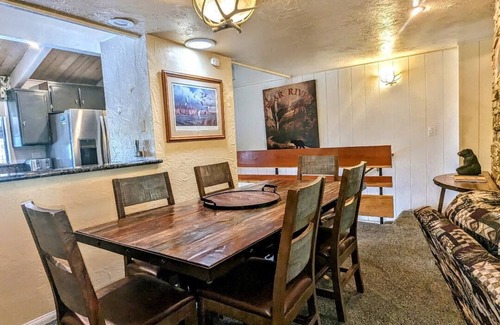 Big Bear Lake Condo | Modern Townhouse Featuring Spa at Snow Summit Base