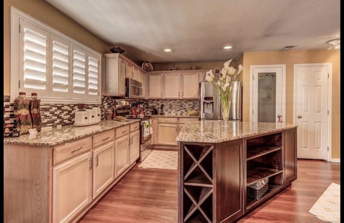 Aurora House | Modern townhouse located right off of 470 sleeps 8