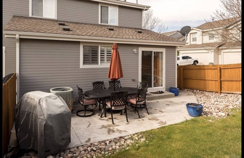 Aurora House | Modern townhouse located right off of 470 sleeps 8