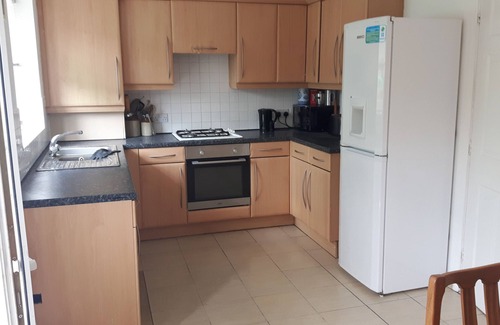 Bramley House | Modern townhouse with gas combi boiler heating system,private parking and garden