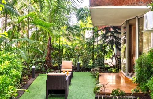 Reis Magos Apartment | Modern Tropical 2bhk Near Beach Pool Garden