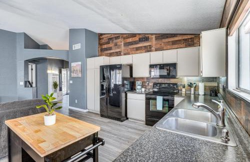 Continental Ranch House | Modern Tucson Getaway with Private Pool and Fire Pit!