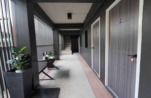 Samsen Nok House | Modern Twin Haven | Heart of Huaikwang Convenience