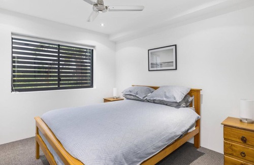 Sandstone Point House | Modern Two Bedroom Unit