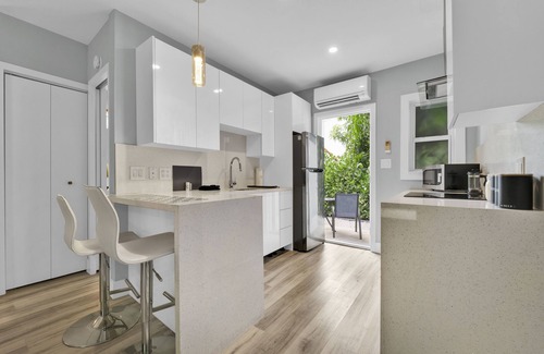 Midtown Apartment | Modern Unit in Wynwood w/FREE PARKING,WIFI,Kitchen - 18mins from South Beach4!