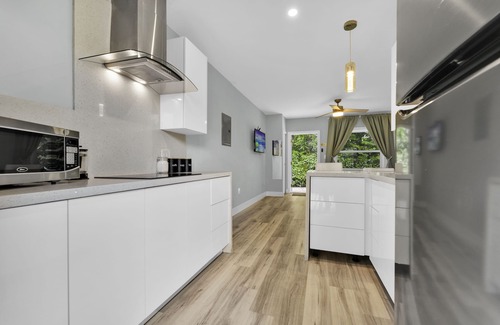 Midtown Apartment | Modern Unit in Wynwood w/FREE PARKING,WIFI,Kitchen - 18mins from South Beach4!