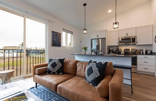 Lower Rattlesnake Condo | Modern upper level 2 Story Loft - Walk to Downtown Missoula