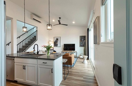 Lower Rattlesnake Condo | Modern upper level 2 Story Loft - Walk to Downtown Missoula