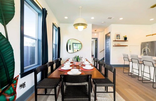 Faubourg Lafayette House | Modern Urban Oasis w/Heated Pool, Patio & Parking