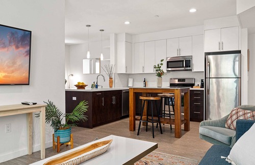 Carthay Circle Condo | Modern Urban Retreat with Industrial Flair