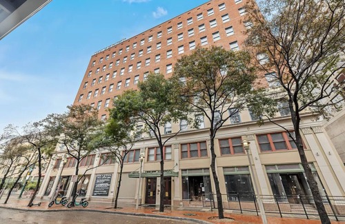 Downtown San Antonio Apartment | Modern Urban Retreat Steps from River Walk | Ideal for City Lovers & Explorers