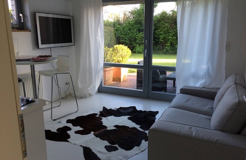 Schwedeneck Apartment | Modern vacation apartment near the beach with sunny terrace and garden