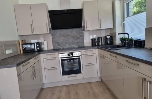 Wiefelstede House | Modern vacation home on Lake Bernstein! Close to the beach and family-friendly!