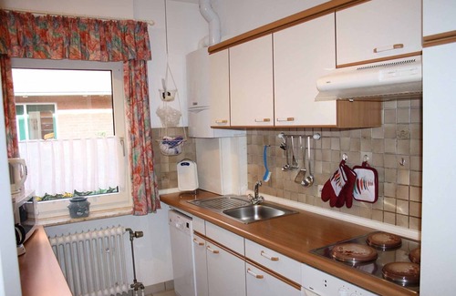 Borkum House | Modern vacation home with 2 bedrooms, smart TV and beach chair