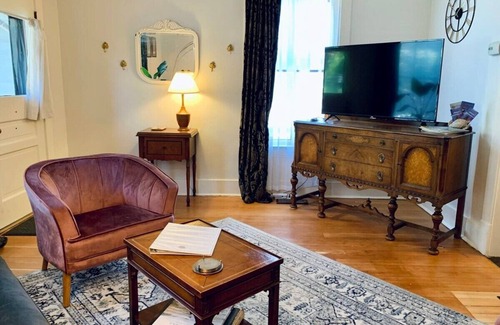 Helena House | Modern Victorian - walk to downtown and trails!