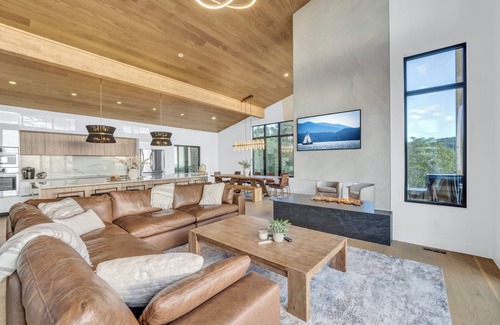 Beech Mountain House | Modern View Home with Sauna, Steam Room & Hot Tub