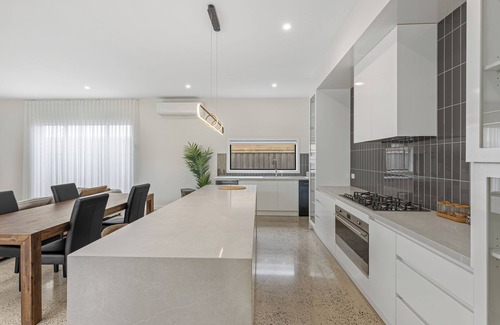 Ocean Grove House | Modern villa - 12 sleep