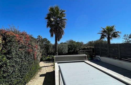 Sete House | Modern villa facing the sea, swimming pool and beach access