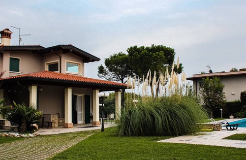 Moniga del Garda Villa | Modern villa with swimming pool, Lake Garda