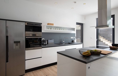 Liznjan Villa | Modern Villa Levante, just a few minutes' walk from the sea.