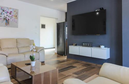 Skatari Villa | Modern villa Maeni with private pool in Pula