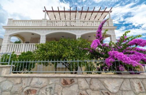 Prizba Villa | Modern Villa Near the Sea