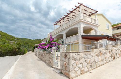 Prizba Villa | Modern Villa Near the Sea
