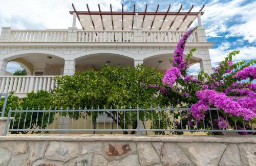Prizba Villa | Modern Villa Near the Sea