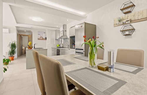 Viskovici Villa | Modern Villa Novek with Pool and Sea View