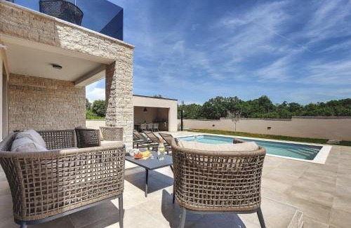 Loborika Villa | Modern villa Omnia with pool and grill in Pula